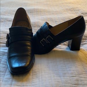 Life Stride Heels w/2 inch chunky heel